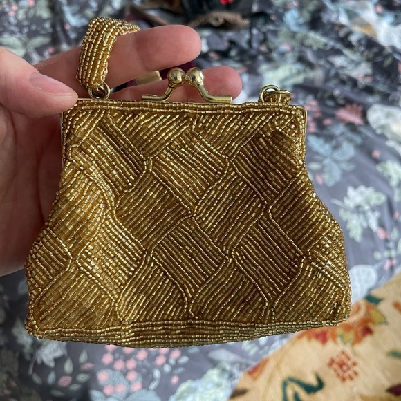 Beaded gold La Regale purse - Picture 2 of 4